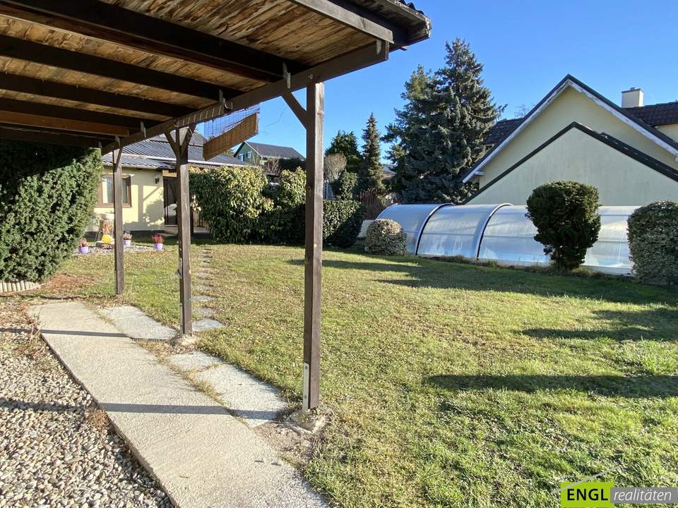 "die Badesaison genießen" Pachtgrund mit Bungalow mit großem Garten und Pool in der Feriensiedlung beim Badeteich Steinbrunn