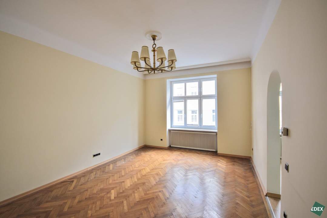 96 m² Altbauwohnung im 1. Stock mit Lift – zum Sanieren