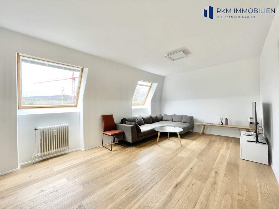 Moderne klimatisierte 80m² Dachgeschoss-Wohnung in 1130 Wien inkl. 2 Garagenplätze