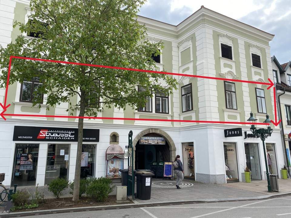 Großzügige Altbauwohnung mit 86 m² Terrasse am Hauptplatz von Tulln – Wohnen und Arbeiten