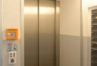 Teilsanierte, helle und geräumige 2-Zimmerwohnung - Nähe Kutschkermarkt