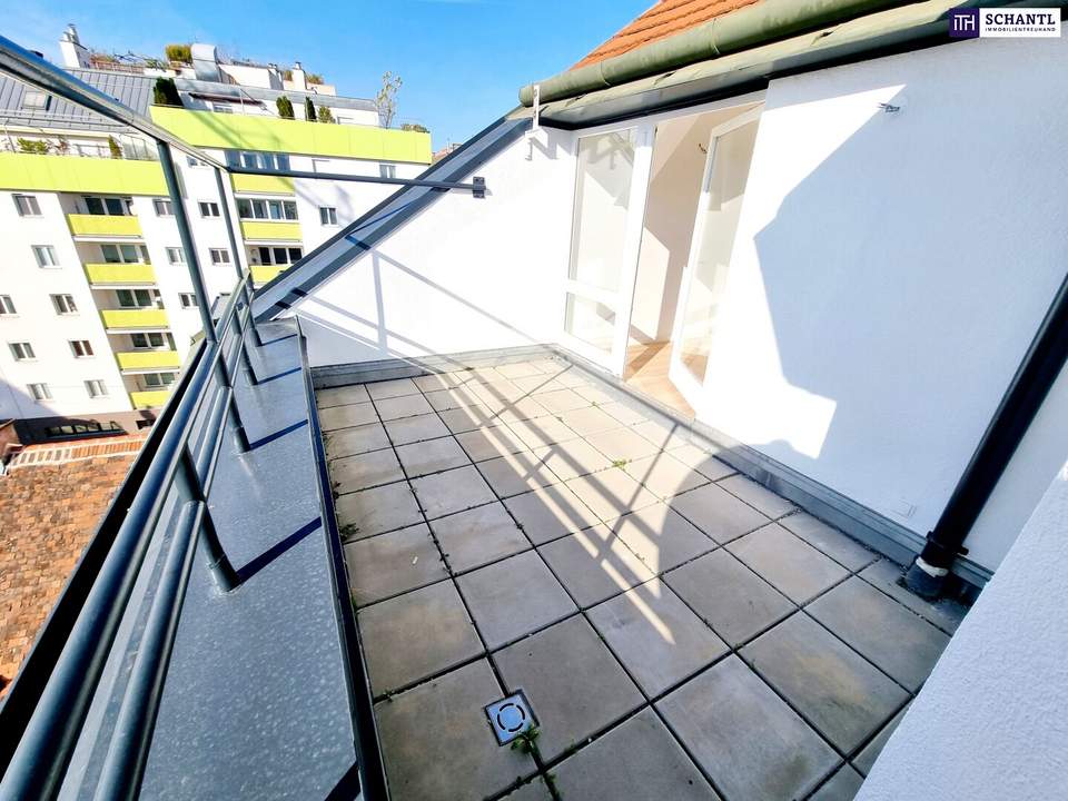 Stylischer Wohntraum im Dachgeschoss! Frisch saniert + Ruhelage + Traumhaftes Altbauhaus + Hofseitige Terrasse + U-Bahn ums Eck + Beste Infrastruktur und Anbindung!