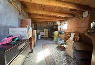 Sanierungsbedürftiges, preiswertes Einfamilienhaus mit Nebengebäuden