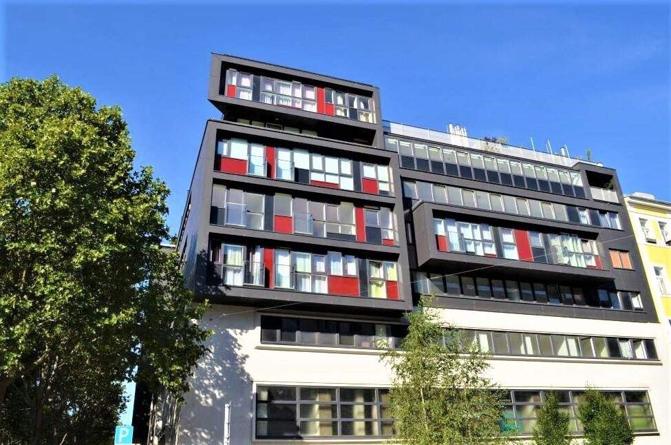 INNSTRASSE, UNBEFRISTET, 88 m2 Altbau, 3 Zimmer, Komplettküche, 2er-WG-geeignet, Wannenbad, Parketten, gefördert