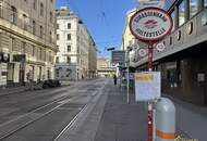 ROHDIAMANT IN TOPLAGE! U6 DIREKT. SANIERUNGSBEDÜRFTIGE 3,5 ZIMMER. FISCHGRÄTPARKETT.