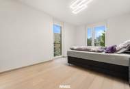 Exklusives Wohnerlebnis in St. Martin: Neuwertige 3-Zimmer-Wohnung mit hochwertigem Mobiliar, großem Südwest-Balkon und Tiefgaragenstellplatz
