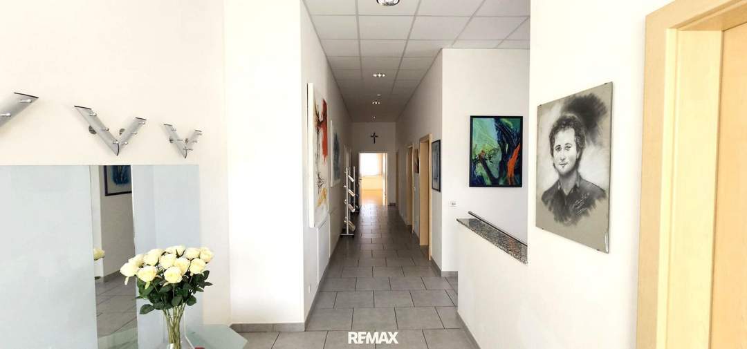 Modernes Bürohaus mit flexibel gestaltbaren Großraumbüros im Industriepark St. Veit