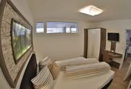 Neuwertige 4-Zimmer-Premiumwohnung möbliert mit 2 Bädern, Eigengarten & 2 Stellplätzen.