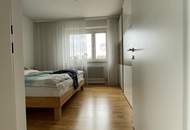 Über den Dächern von Steyr: lichtdurchflutete 3-Zimmer-Wohnung im letzten Stock mit Loggia, Tiefgarage und hochwertige Möbelablöse – stilvoll wohnen mit sonnigem Ausblick und zentraler Lage!