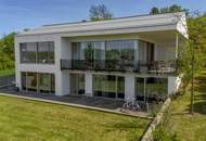Architektentraum in West-Hanglage mit Blick auf den Thermenort, den Waldrand im Rücken