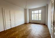 Großzügige 5-Zimmer-Altbauwohnung mit moderner Küche und Loggia