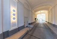 Elegante, helle und klimatisierte Dachgeschosswohnung in kleinem Stadtpalais vis à vis Theresianum