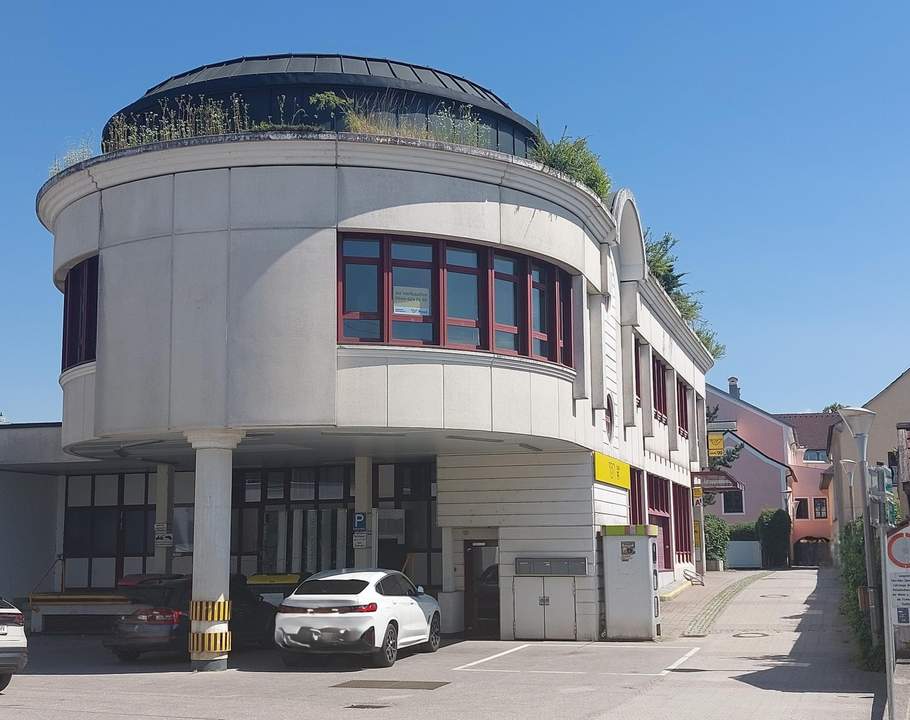 Geschäfts- Büro- und Wohnhaus