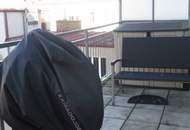 Terrassentraum mitten im 8.Bezirk: Möblierte 3 Zimmerwohnung im Dachgeschoss ( mit Lift) und Klimaanlage im Wohnzimmer