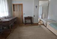 Sanierungsbedürftiger Bungalow mit großem Grundstück - in ruhiger, sonniger Lage