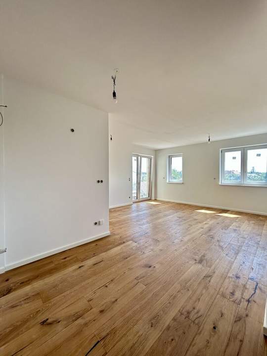 Erstklassige 73.8m² Wohnung mit Balkon in Mannswörth, Perfekt für Erstbezug!