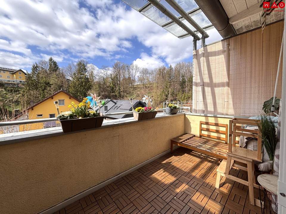 Sonnige Aussichten in Mauthausen: sanierte Familienwohnung mit großzügiger Loggia, höchstem Wohnkomfort und ruhiger Grünlage – kostenloser Parkplatz inklusive!