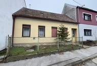 Extrem Sanierungsbedürftiges Haus mit mehreren Nebengebäuden in Ruhelage