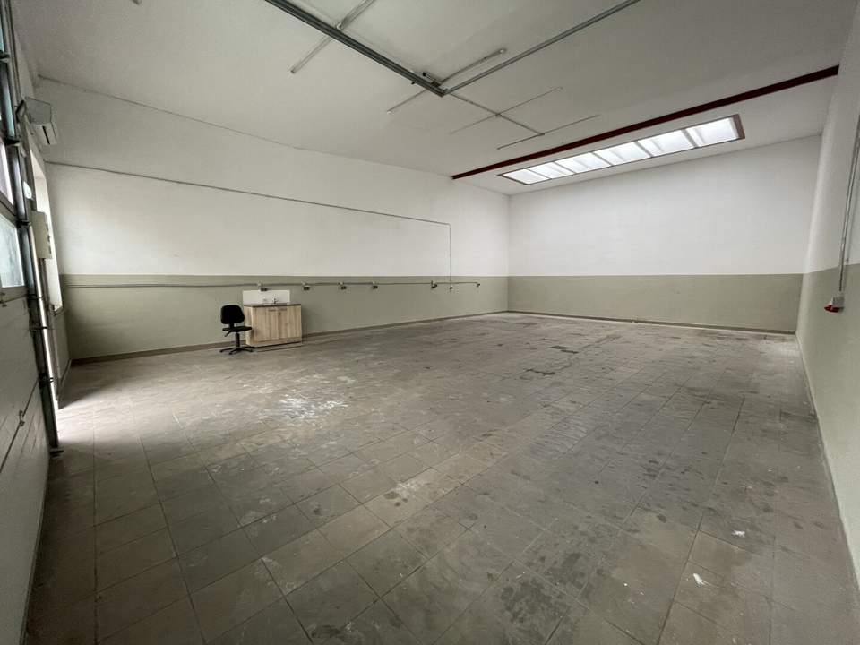 PROVISIONSFREI!!! Geräumige Halle 8 x 12m groß P