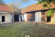 Traditioneller Dreikanthof mit uneinsehbarem Arkadenhof-Innenhof und großen Entwicklungspotenzial