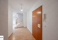 ** Top gepflegte 4 Zimmer Dachgeschoss Wohnung mit Alleinutzung 3er hofseitigen Terrassen - Maisonette Wohnung - Nähe Bahnhof Gersthof ** ab sofort **