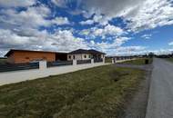 Neuwertiger, barrierefreier Bungalow mit großzügigem Grundstück und Nebengebäude!