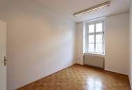 TOLLER BLICK über die MARIAHILFER STRASSE! Helles Büro mit sehr gutem Grundriss im 3. Liftstock