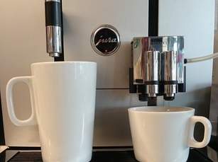 JURA Giga X3 + JURA Milchkühler 1 Lt. Wireless, 2500 €, Haus, Bau, Garten-Haushaltsgeräte in 1210 Floridsdorf JURA Giga X3 + JURA Milchkühler 1 Lt. Wireless, 2500 €, Haus, Bau, Garten-Haushaltsgeräte in 1210 Floridsdorf