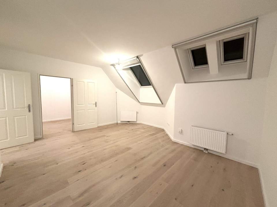 1190! Generalsanierte 2-Zimmer Wohnung mit neuer Küche ab Dezember 24!