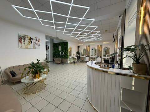 "Attraktives, komplett renoviertes Geschäftslokal in Top-Lage!"