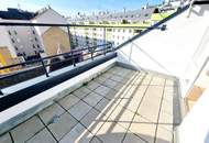 Stark reduziert - Stylischer Wohntraum im Dachgeschoss! Frisch saniert + Ruhelage + Traumhaftes Altbauhaus + Hofseitige Terrasse + U-Bahn ums Eck + Beste Infrastruktur und Anbindung!