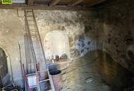 Weinkeller im Bau und Wohngebiet nahe Ortszentrum