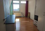 SONNIGE 2-ZIMMER-EIGENTUMSWOHNUNG MIT LOGGIA, WEITBLICK & PARKPLATZ IN DEUTSCH-WAGRAM