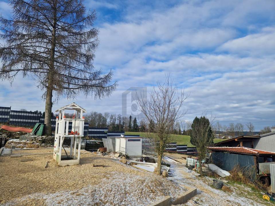 PREISHIT! FAMILIENFREUNDLICHE LAGE MIT GROSSEM GARTEN!