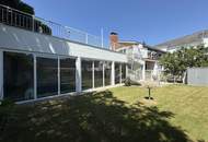 Viel barrierefreier Wohnraum, Platz für gemeinsame Werte und Indoor-Pool // Much barrier-free living-space, room for shared values, and indoor pool //