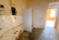 Zu Sanieren: 1 Zimmer Altbauwohnung mit Gangtoilette