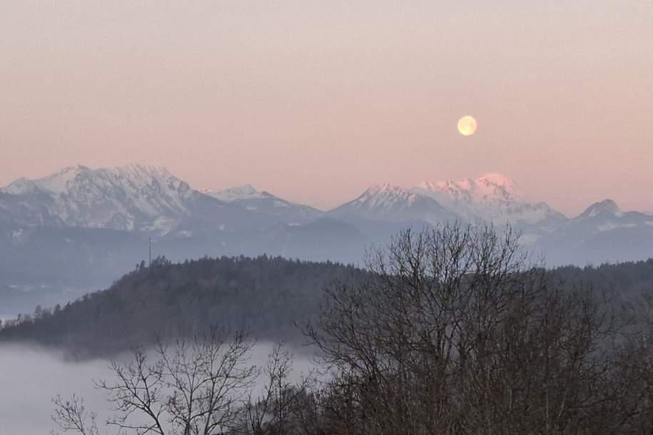 Einzigartig. Charmant. Atemberaubend. Wohnjuwel mit einmaligem Karawankenblick und Drau, Wohnung-kauf, 199.000,€, 9161 Klagenfurt Land