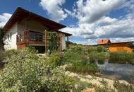 *neuwertiger* BUNGALOW mit einzigartiger Steingartengestaltung und Naturteich in Ruhelage