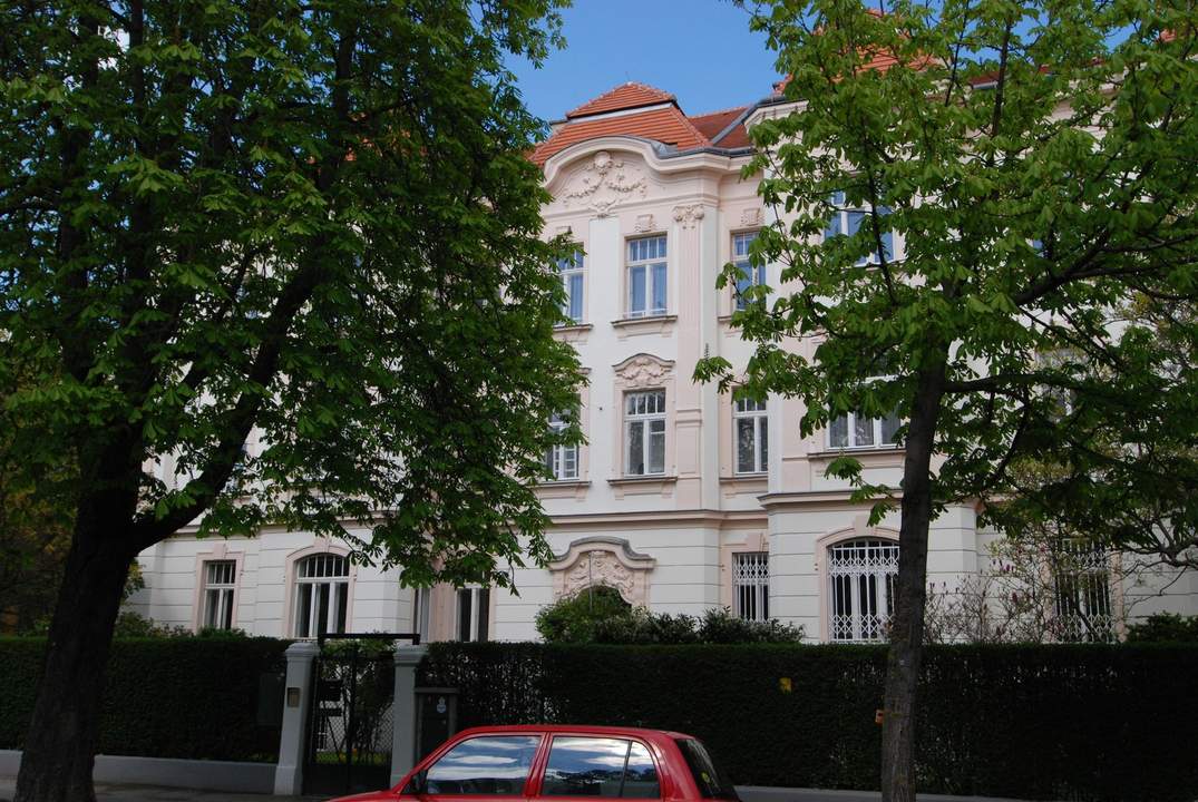 Provisionsfrei: Stilvoll sanierte 6-Zimmer-Altbauwohnung mit ca. 200 m² im Hietzinger Cottage