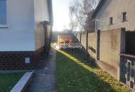 GEMÜTLICHER BUNGALOW MIT JEDER MENGE POTENZIAL !!
