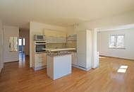 Reizende 3-Zimmer-Wohnung mit 2 Balkonen, gartenseitiger Veranda und Garagenplatz