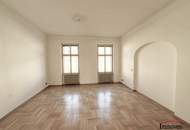 TOPLAGE LEOBEN - SANIERUNGSBEDÜRFTIG - große herrschaftliche Wohnung mit 2 Balkone!