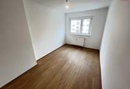 Erstbezug nach Komplettsanierung! Sonnige 3 Zimmerwohnung mit Badewanne und Balkon!