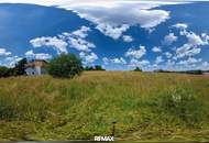 Sonniger Baugrund mit Burgblick