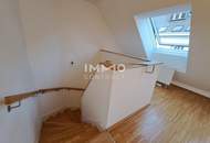 3-er WGs aufgepasst! Große Dachgeschoss-Wohnung mit Terrasse in der Muhrengasse!