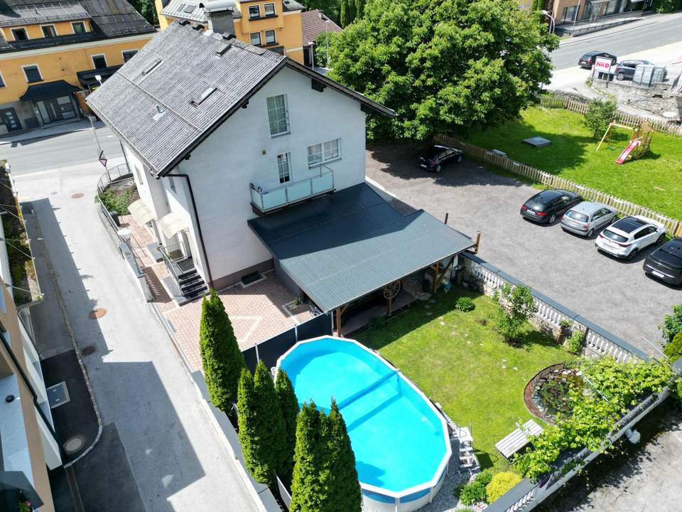 "Planschen, Wohnen und Arbeiten" - Wohn & Geschäftshaus im Zentrum von Schwarzach