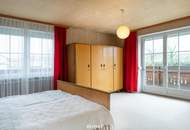 Stilvolles Ein- Zweifamilienhaus mit Doppelgarage und großen Garten