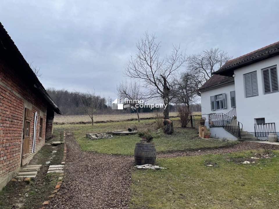 Schönes Bauernhaus mit Nebengebäuden für Selbstversorger