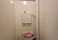 LIEBEVOLLES EIN- BZW. MEHRFAMILIENHAUS IN TRAUMHAFTER WOHNLAGE MIT HERRLICHEM FERNBLICK DIREKT AN FELDER DER REGION ANGRENZEND