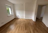 ERSTBEZUG nach umfassender Sanierung! Wunderschöne 3-Zimmer-Wohnung in vorteilhafter Lage am ruhigen Stadtrand von Steyr! Große Fenster, traumhaftes Badezimmer und vielseitige Einrichtungsmöglichkeiten versprechen höchste Wohnqualität!